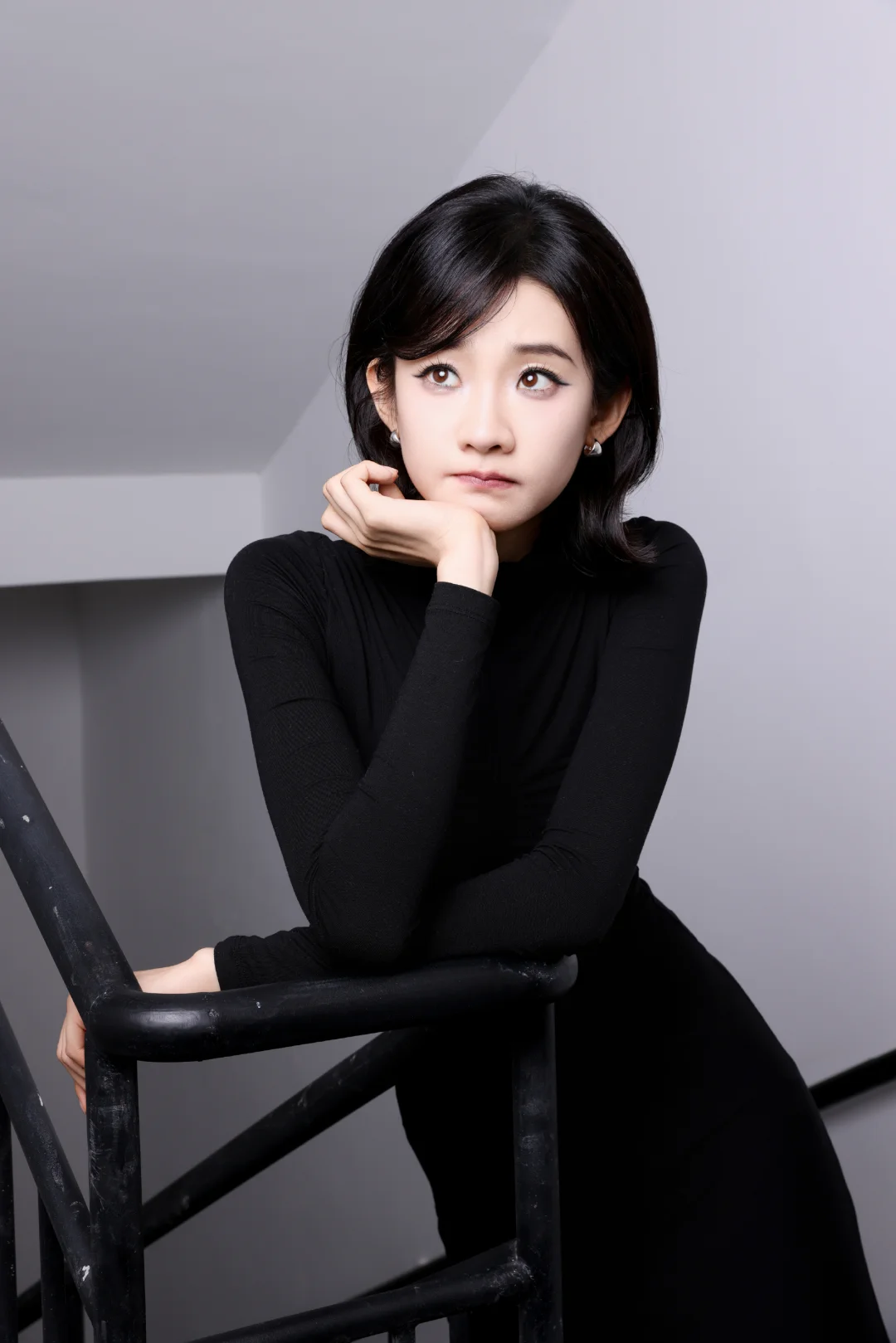 张艺凡女推定妆照