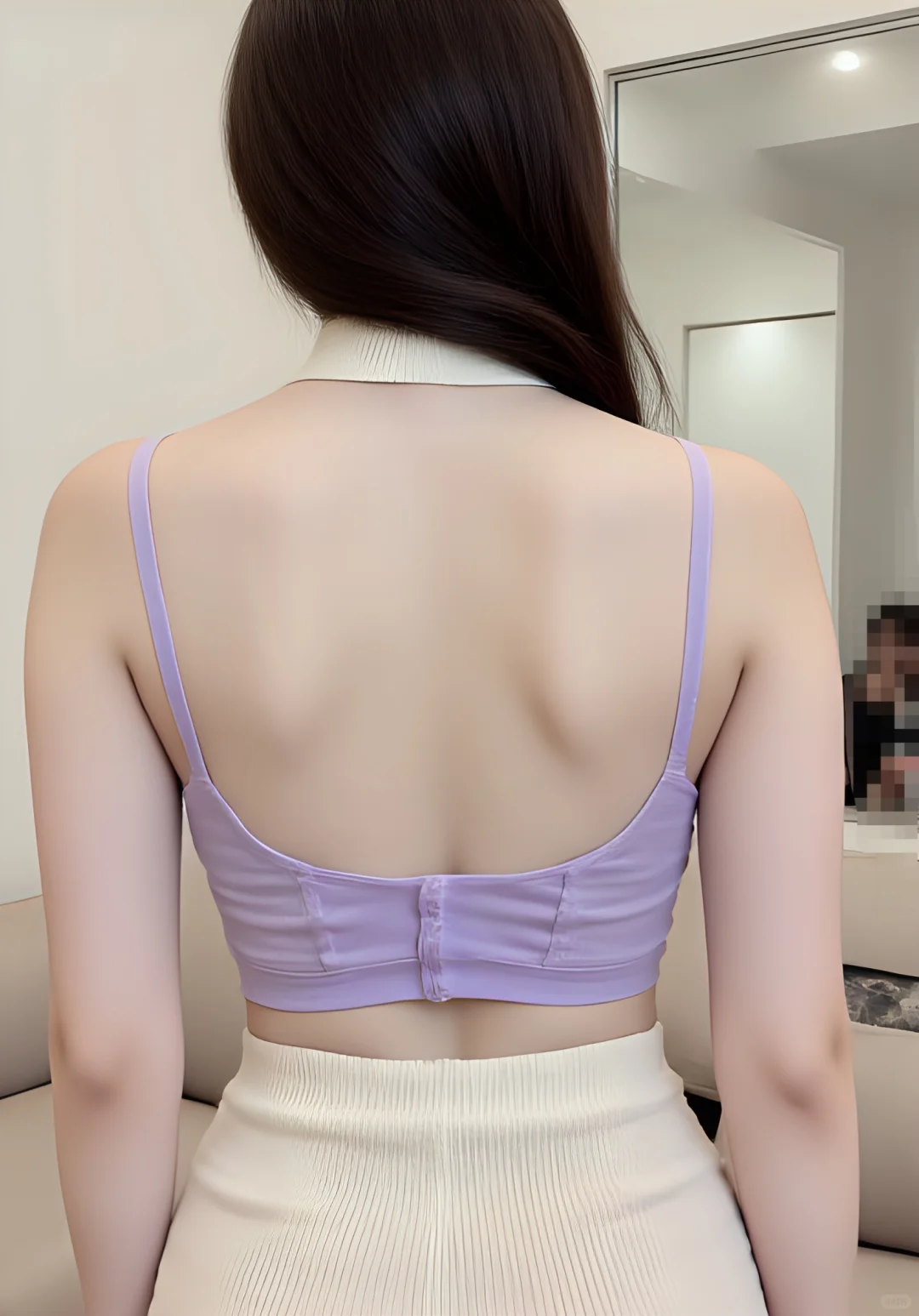 悄悄发一张 反正没人看
