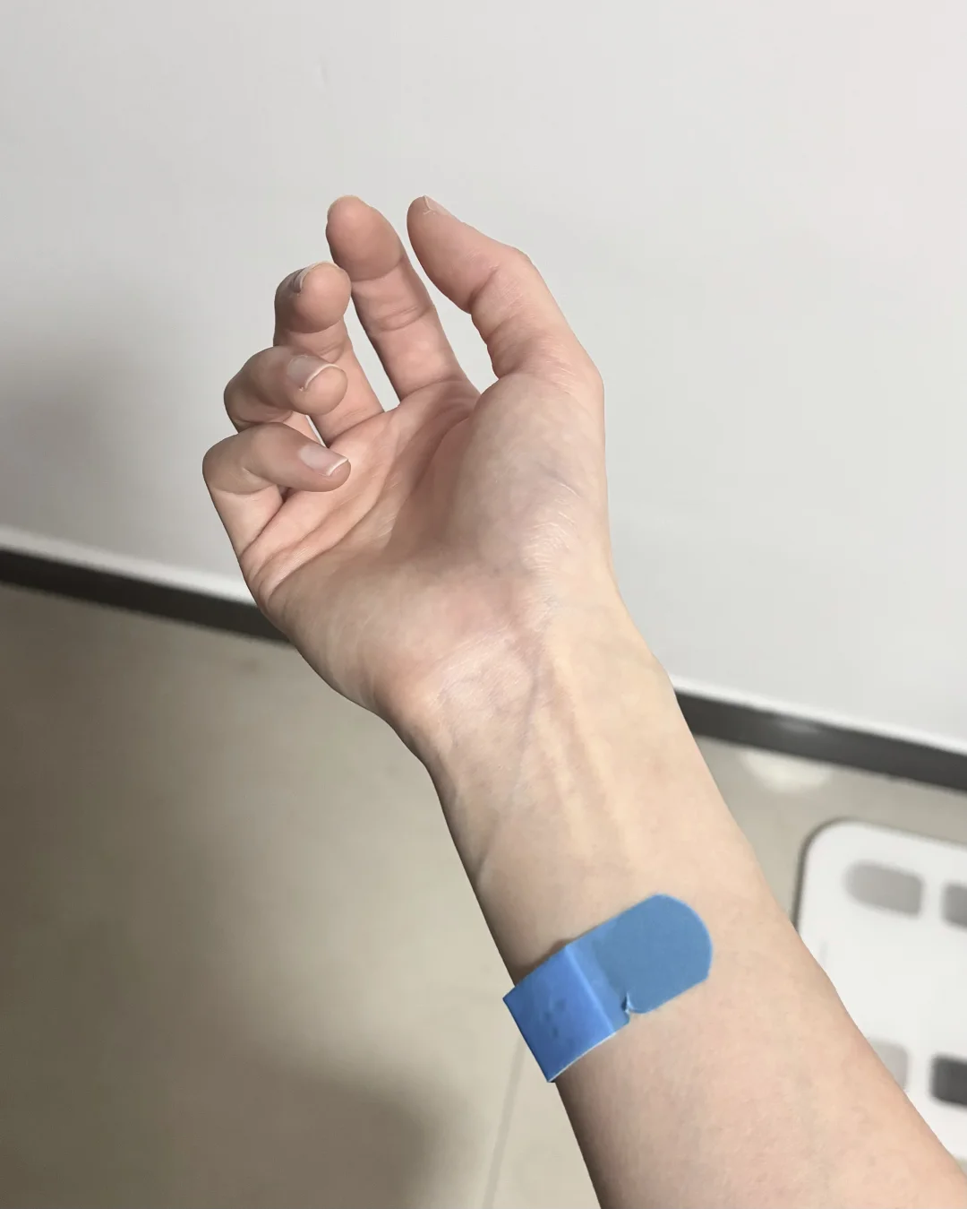 这样看自己的手好涩🤨