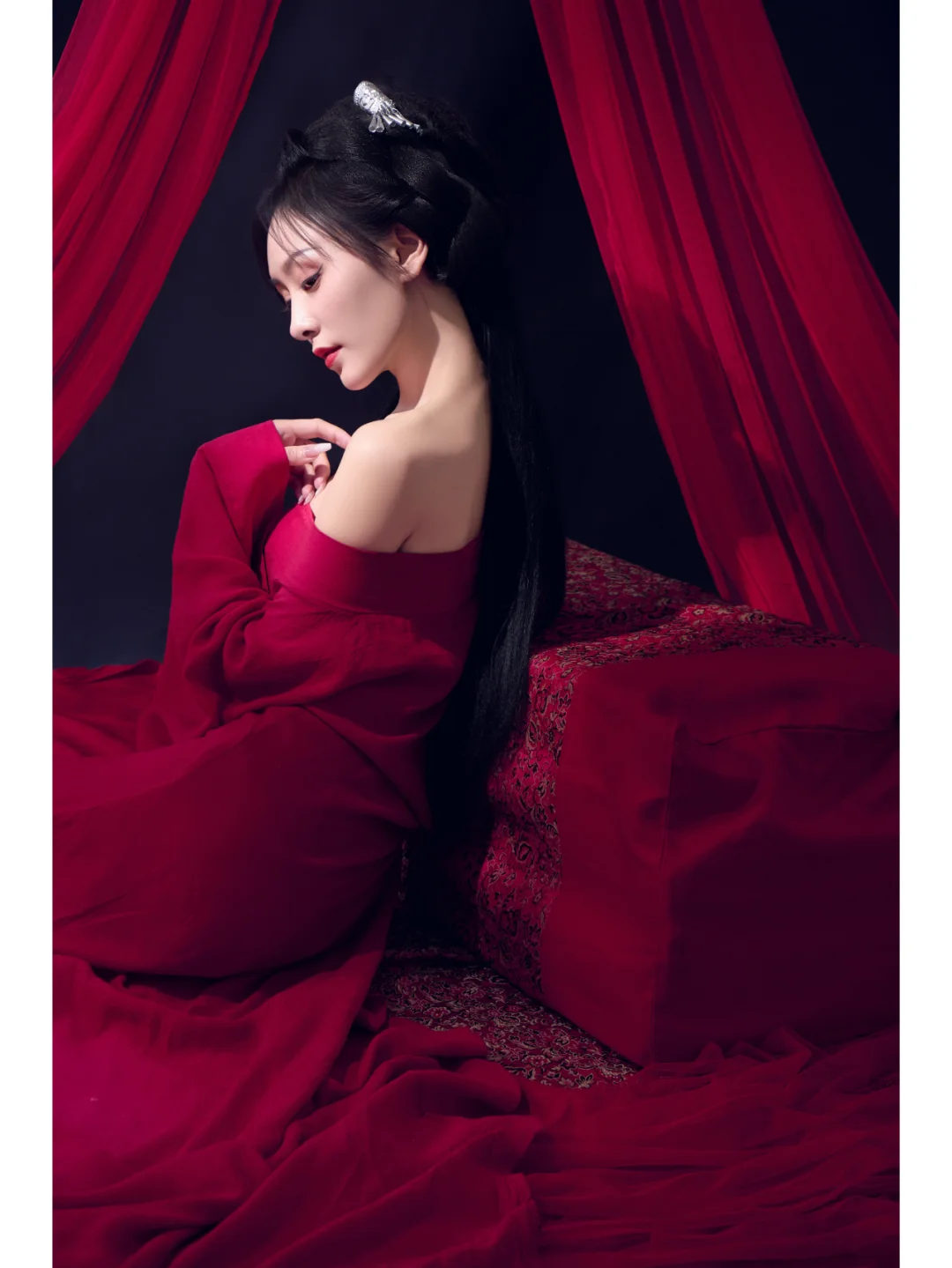 惹红尘 | 妩媚又性感，分分钟撩到他腿软