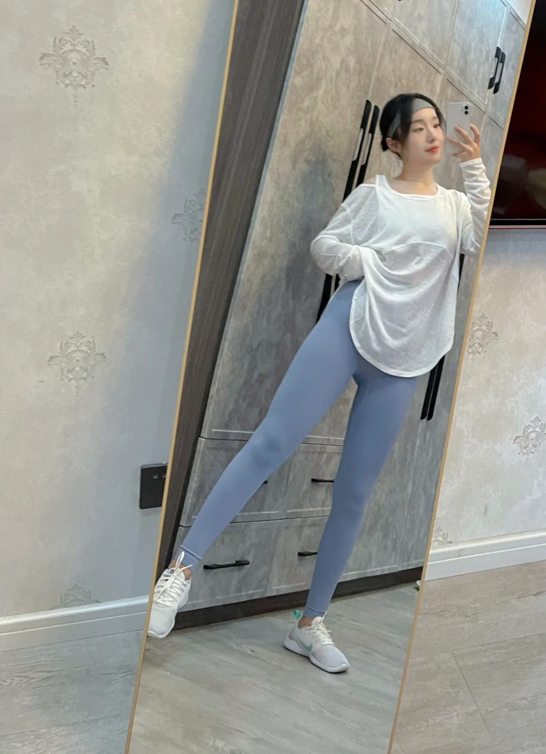 30➕微胖少妇，日常练臀…