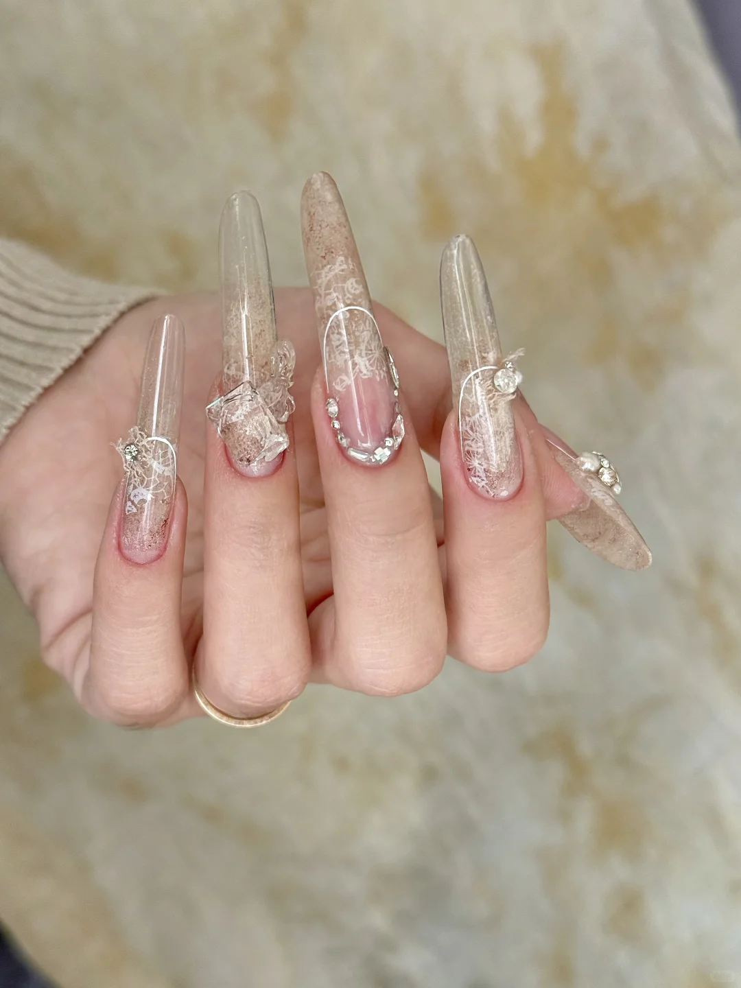 我的美甲也有蕾丝啦