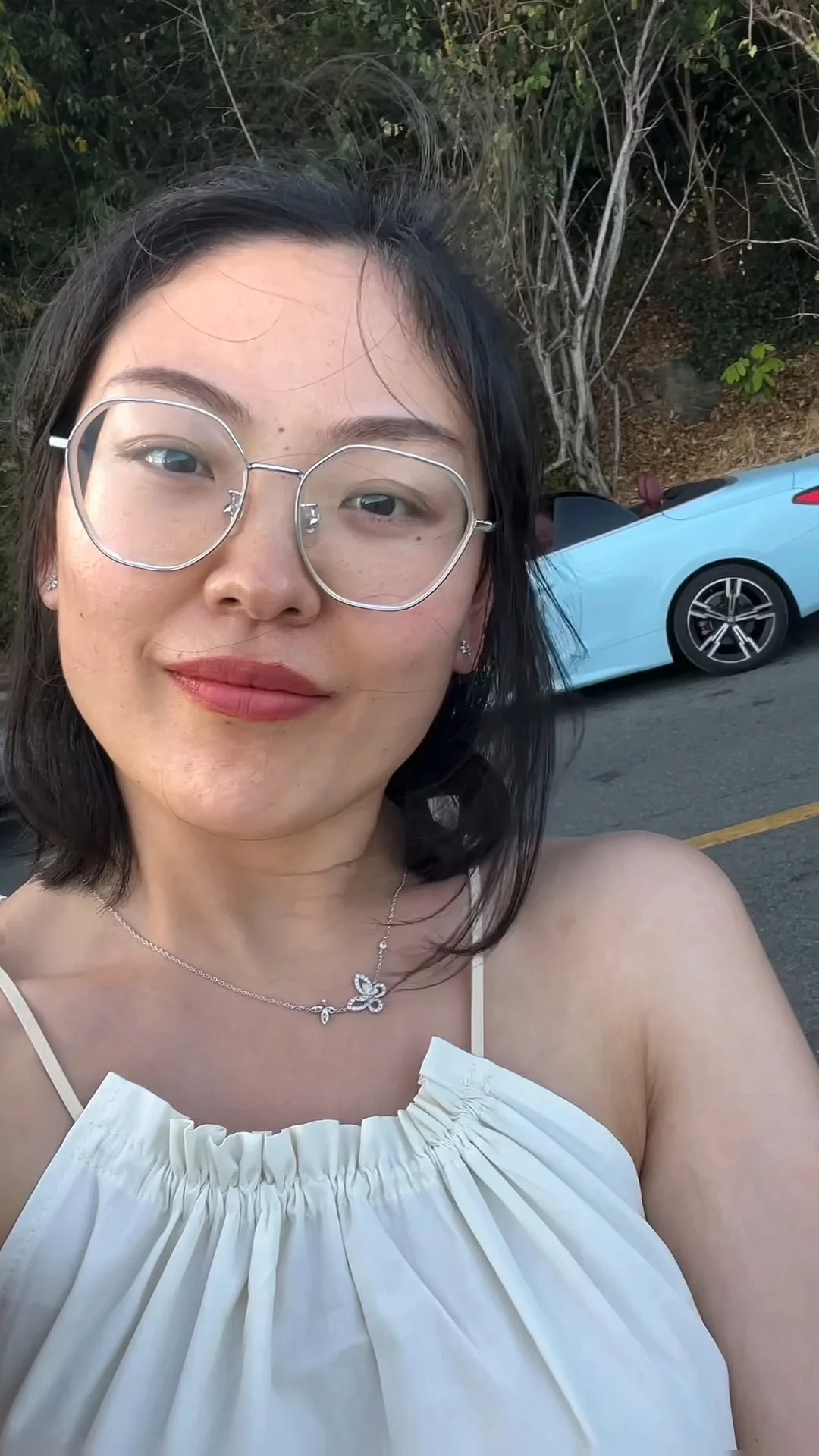 是不是方圆脸戴眼镜成为不了美女？