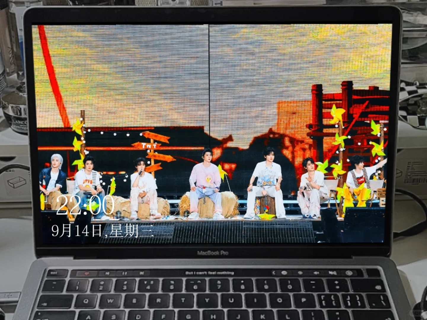 是谁还没换上小炸的新电脑/平板壁纸🍿