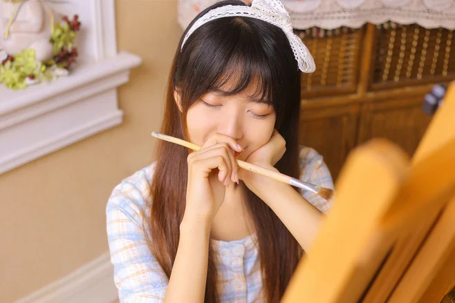 画板下的美足
