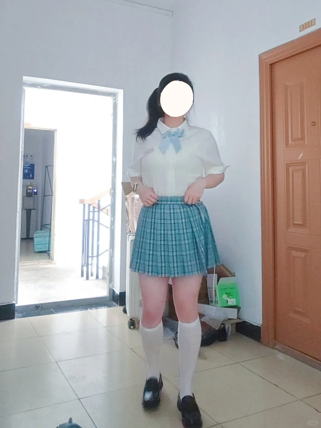 想发臭美照但怕被同学看到社死