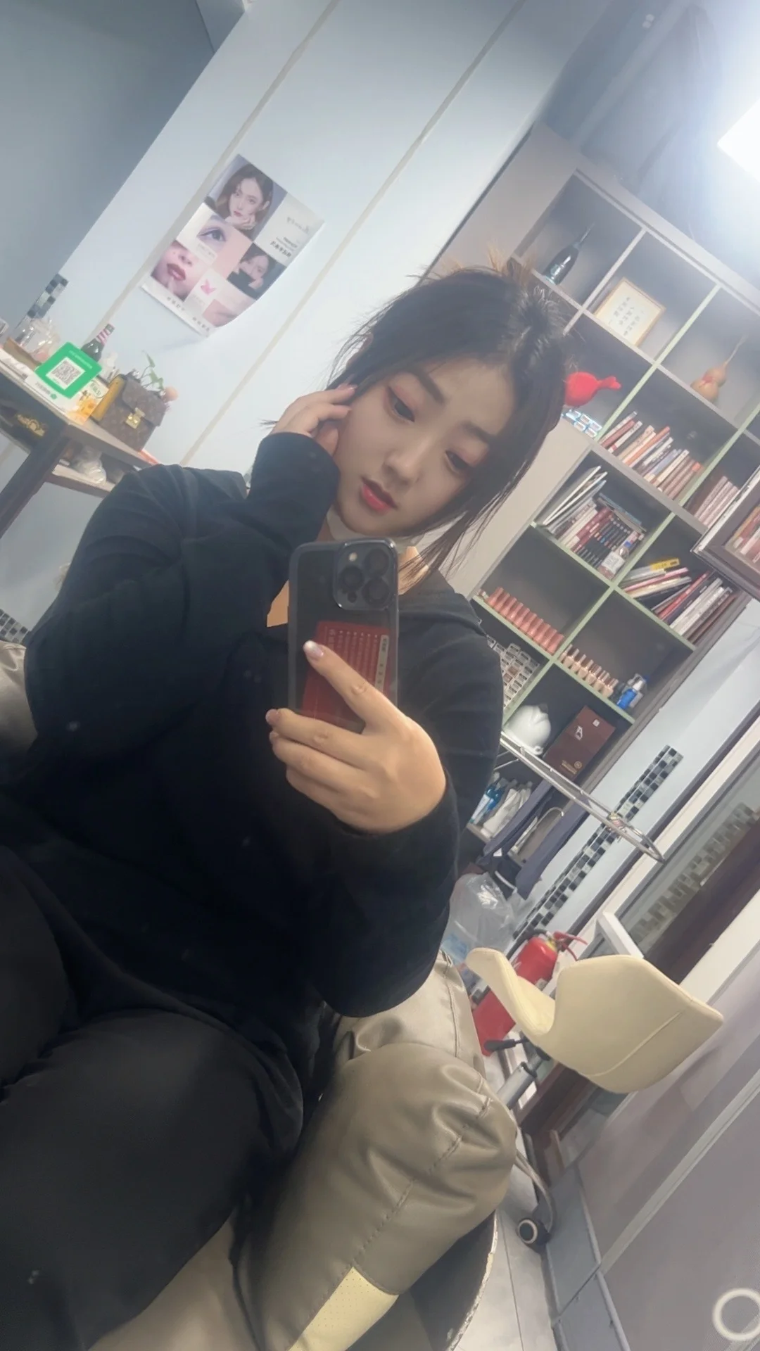 阳光洒下来了。