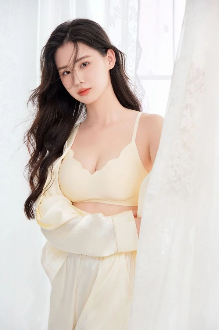 居家慵懒感｜找到一个神似刘亦菲的女模