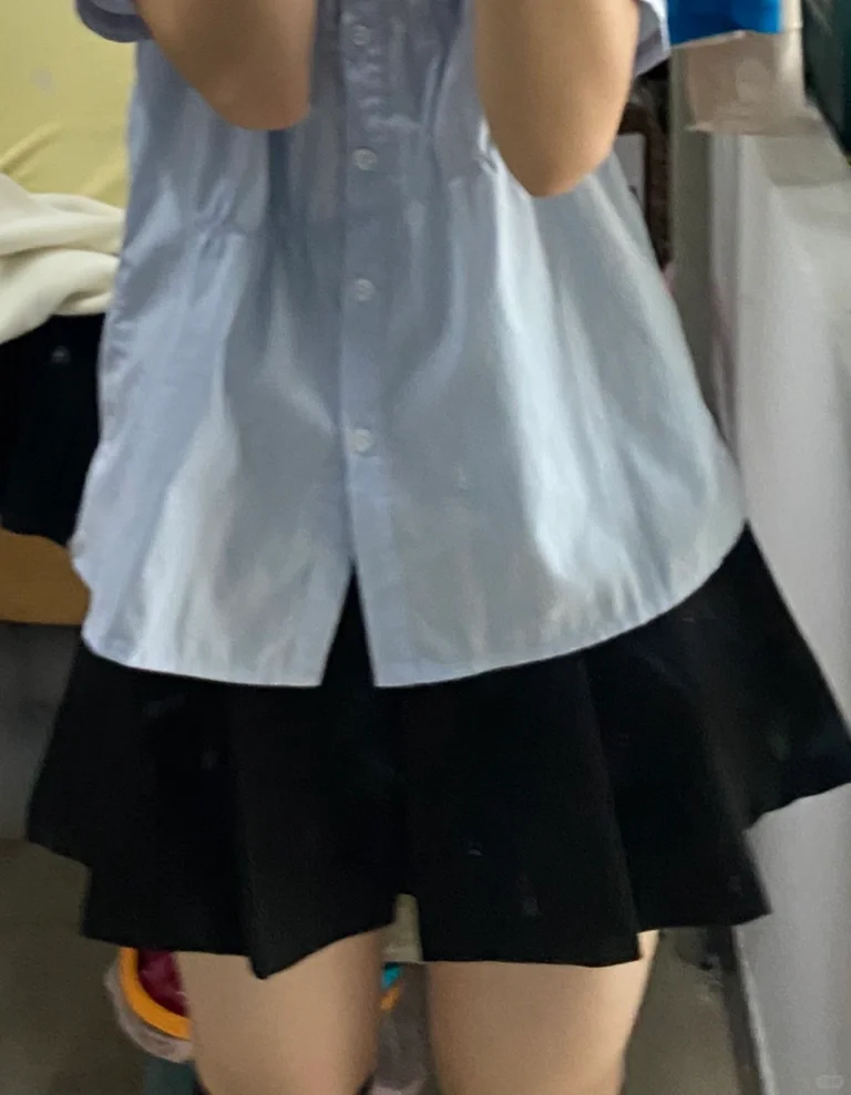 好看嘿嘿大学第一次穿短裙