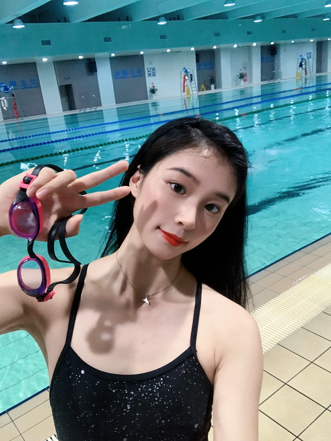 真心建议女孩子大大方方来学游泳