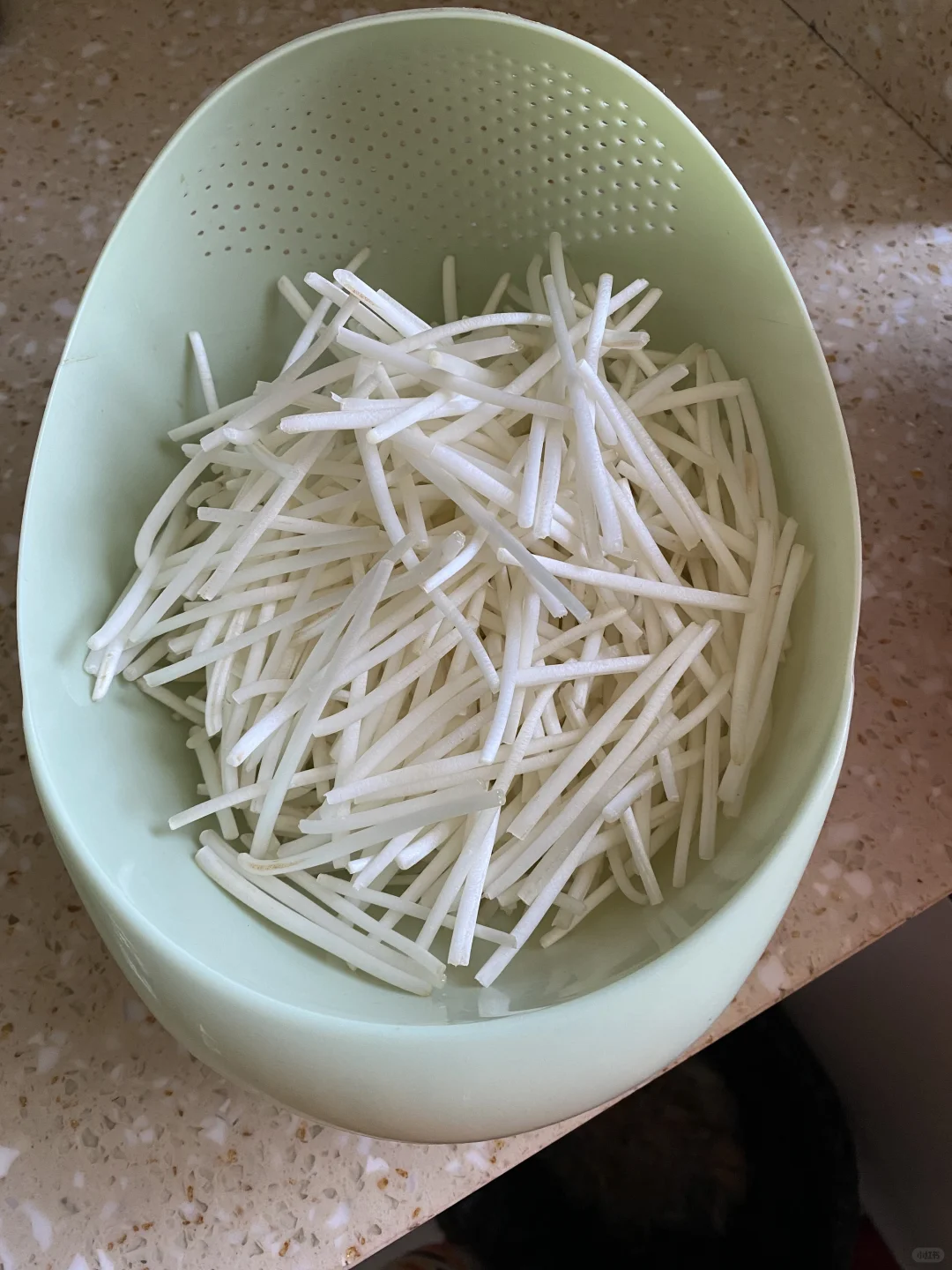 豆芽长成了，又粗又壮，掐头去尾满满一大盆自己种菜自己吃 蔬菜爱好者