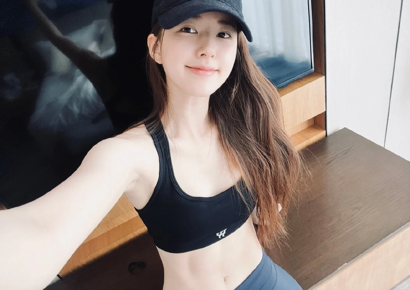 夏季赵露思瑜伽服穿搭