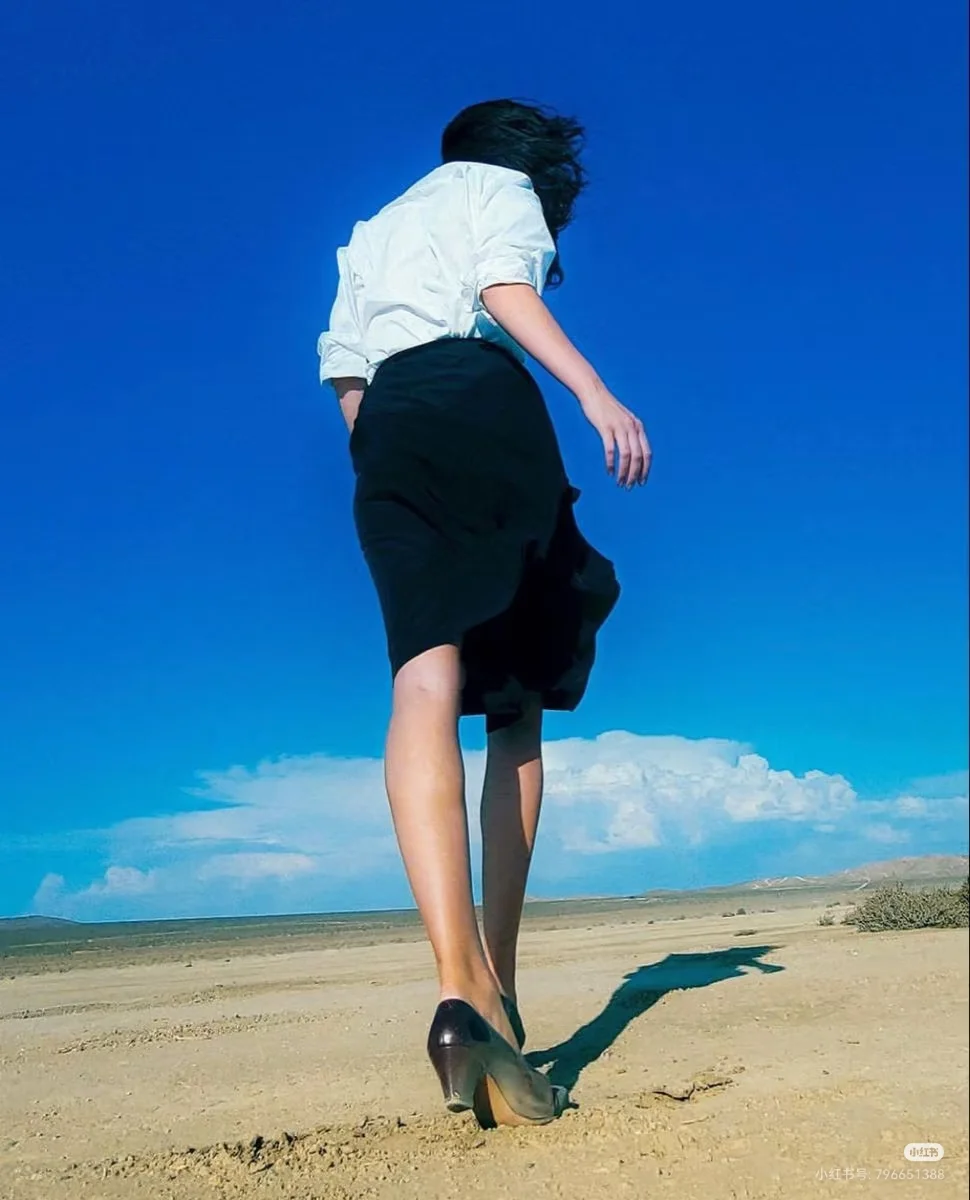 蹲各位大佬们来解析这张人物的动态