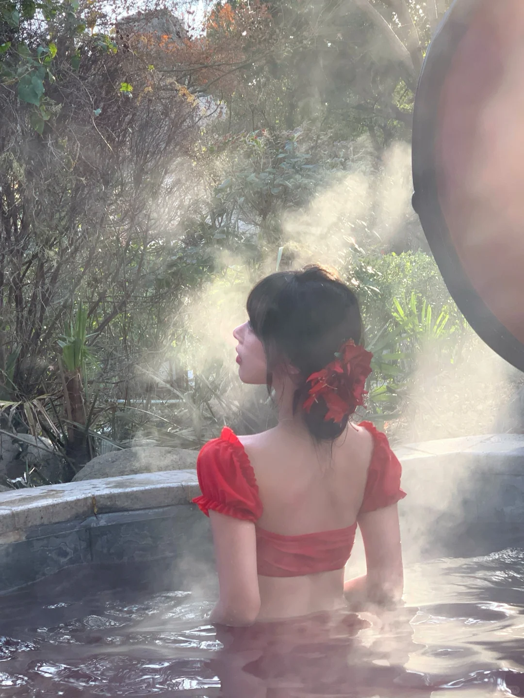 泡温泉太适合穿红色了♨️