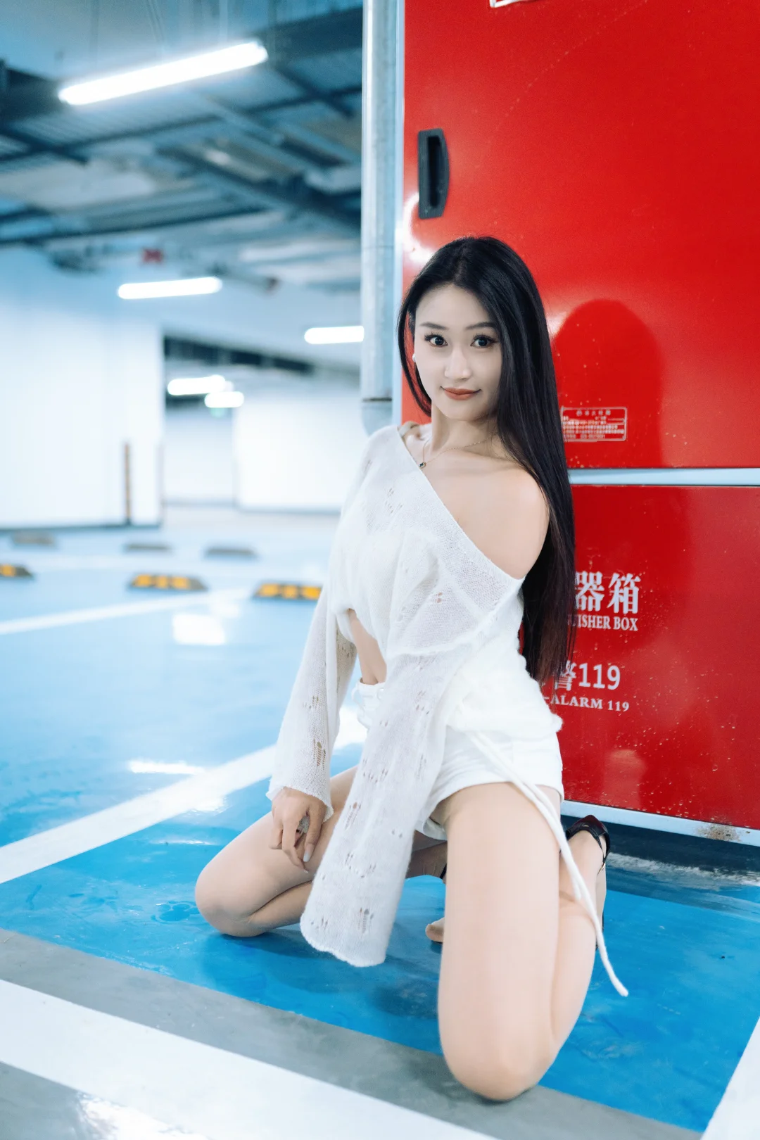 白色代表纯洁？TA也可以很热辣