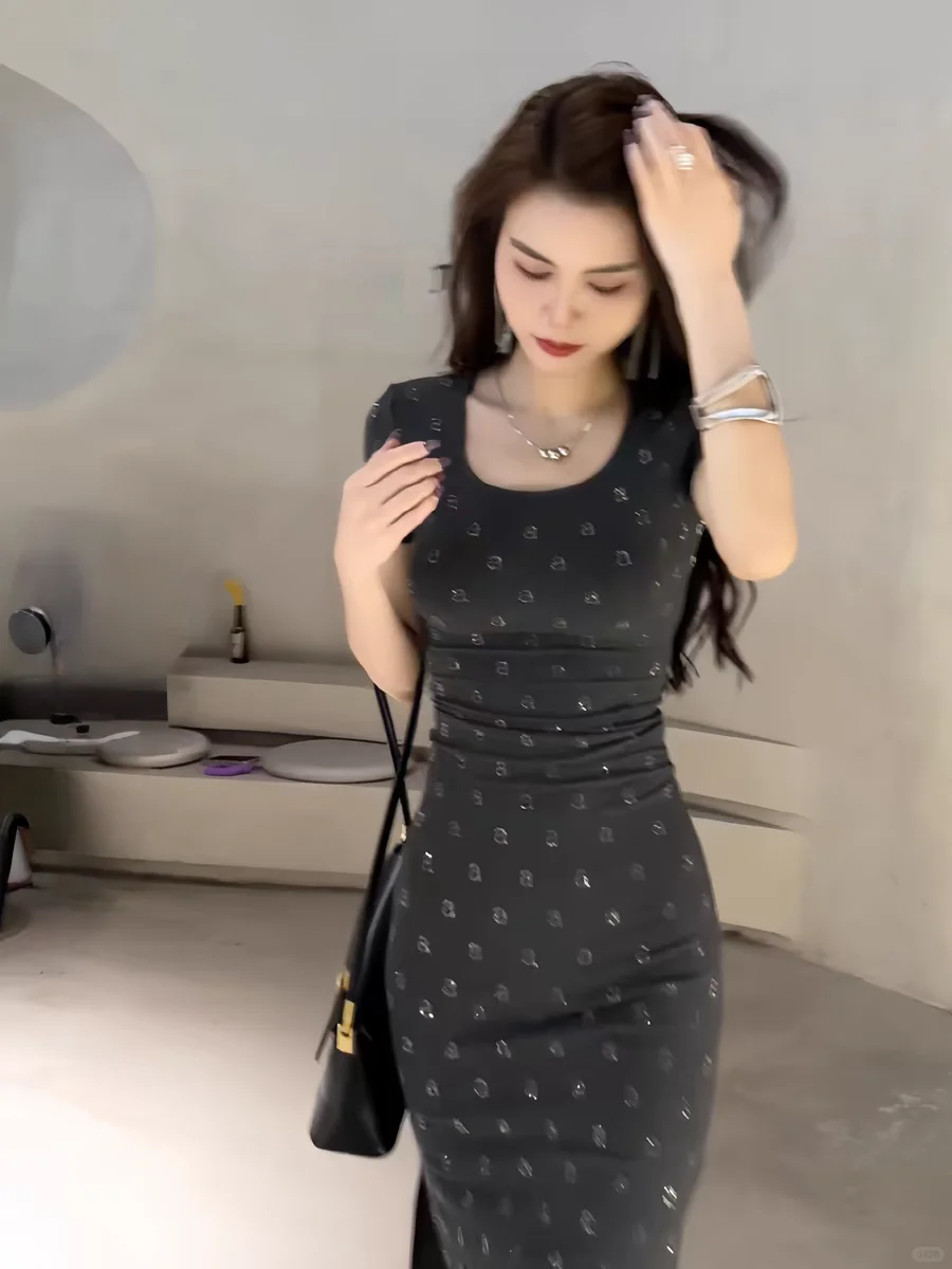 纯欲带钻连衣裙👗必入手