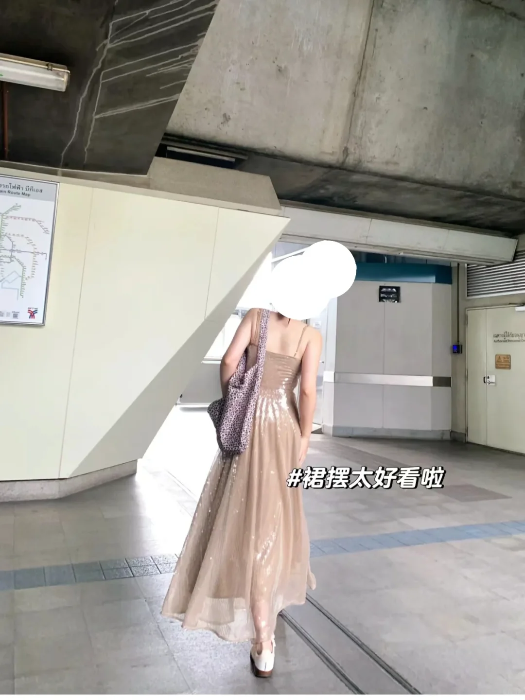 性感又气质的吊带连衣裙~