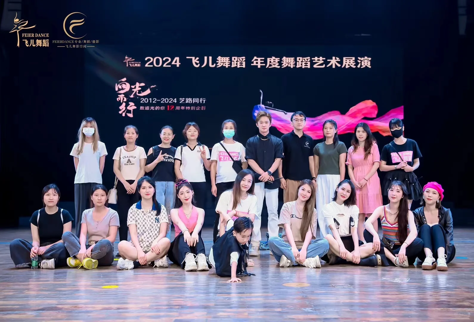 演出结束 晒一张和客户的大合照☺️☺️
