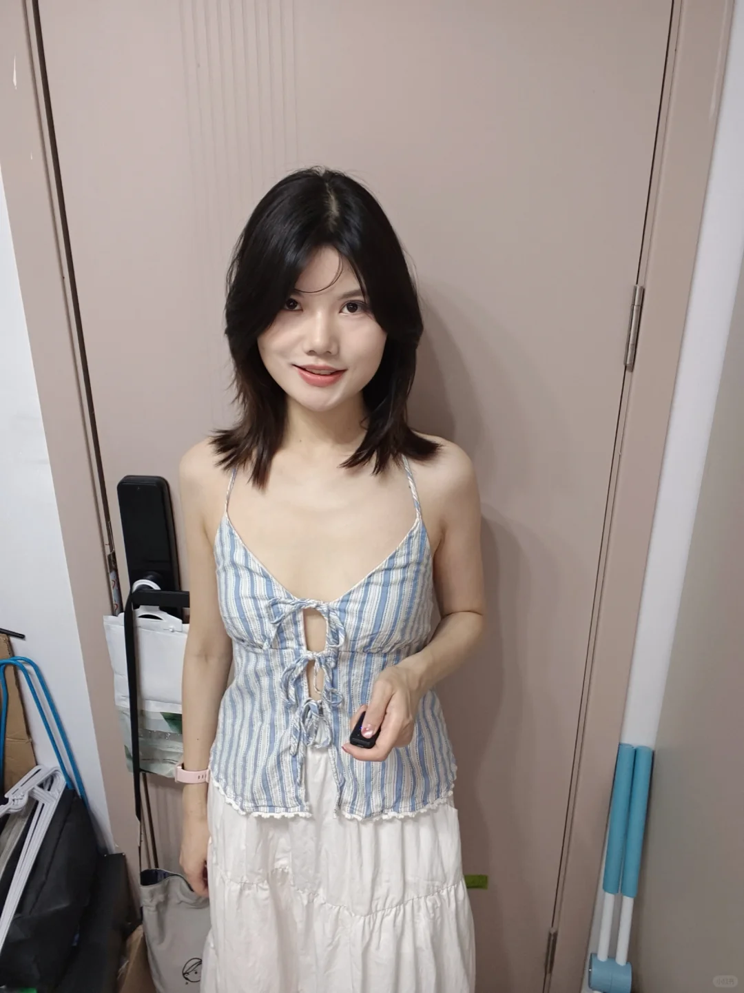 UR这件新款挂脖吊带出去玩穿好看吗