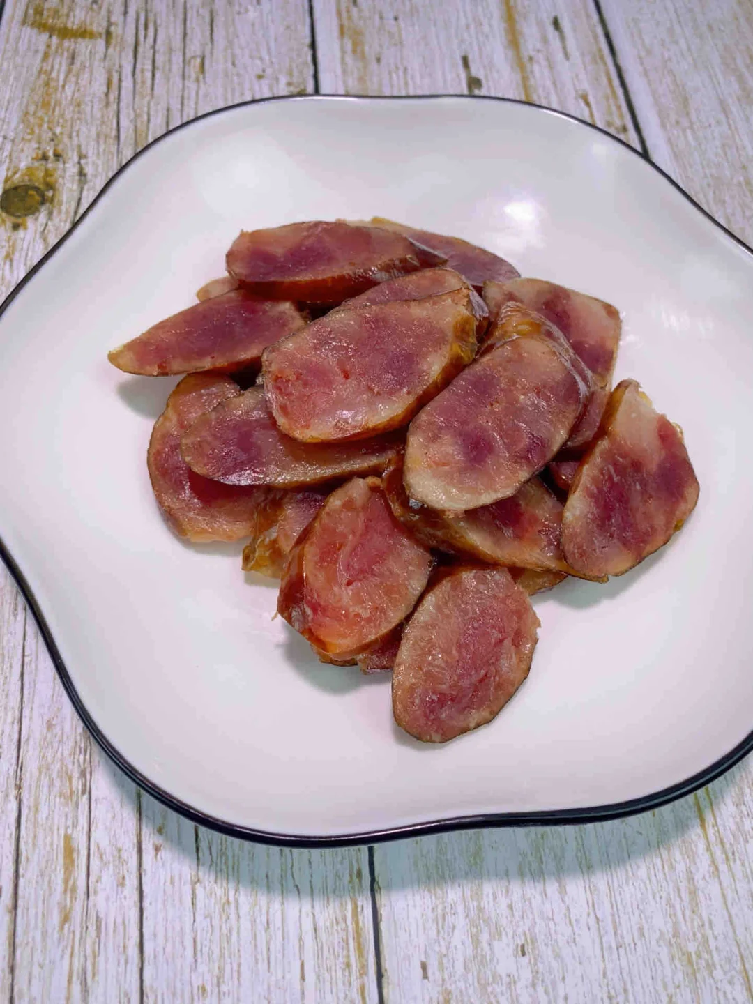肉食控狂喜！这根纯肉香肠咬下去全是肉