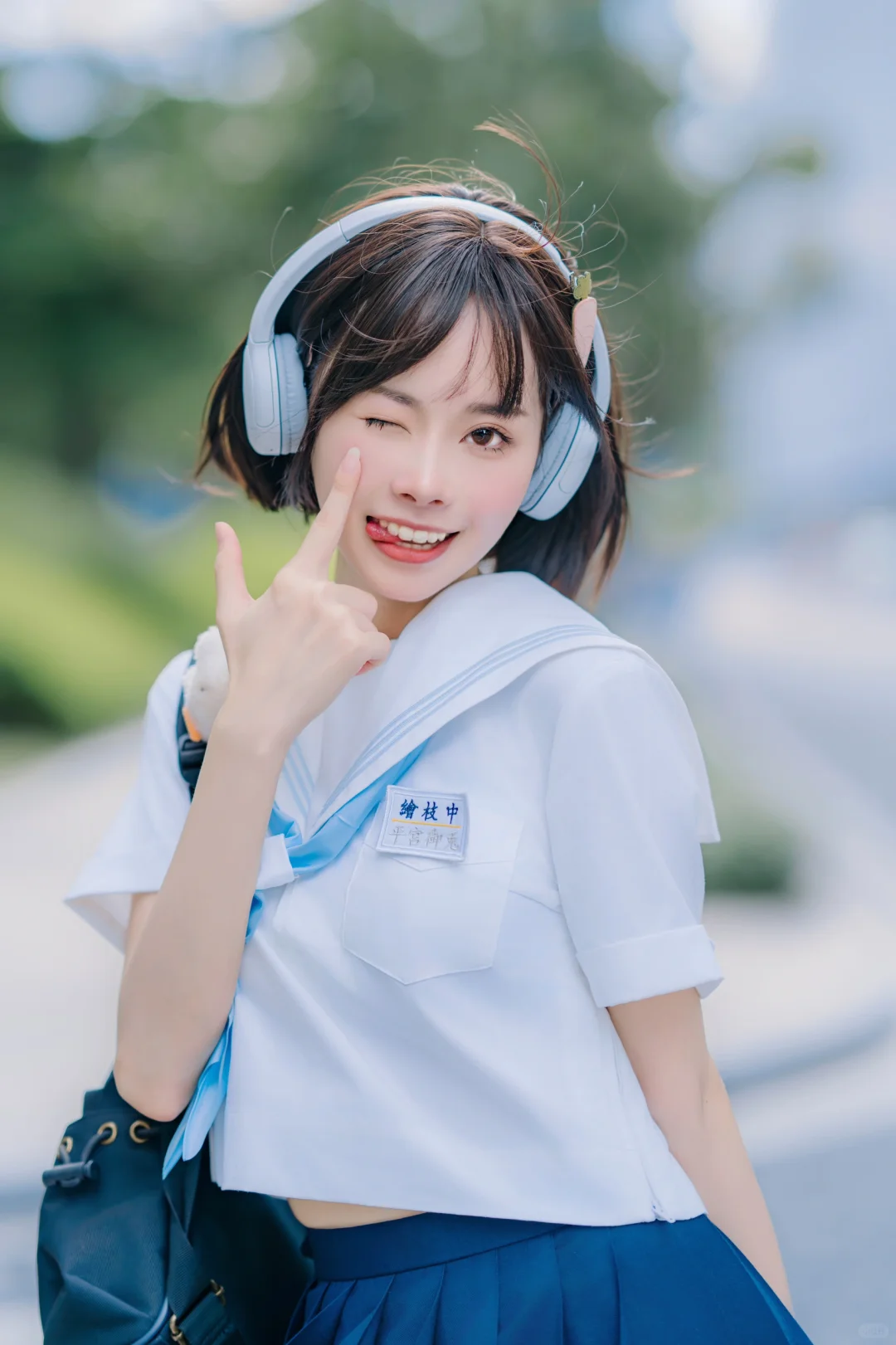 【实用版】9️⃣图解锁甜妹风ＪＫ制服拍照姿势