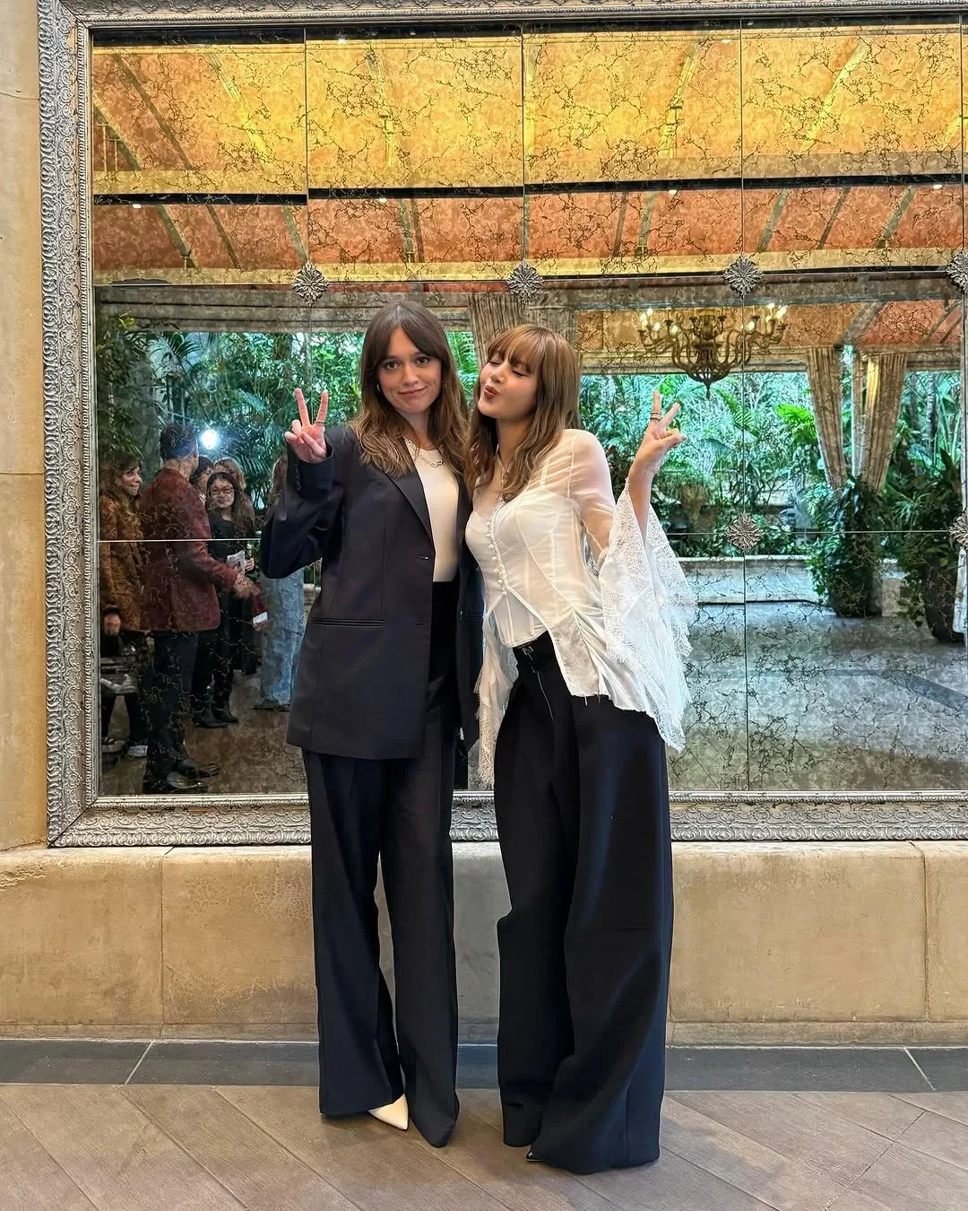 Jennie Lisa今日更新，美女当然要一起夸啊