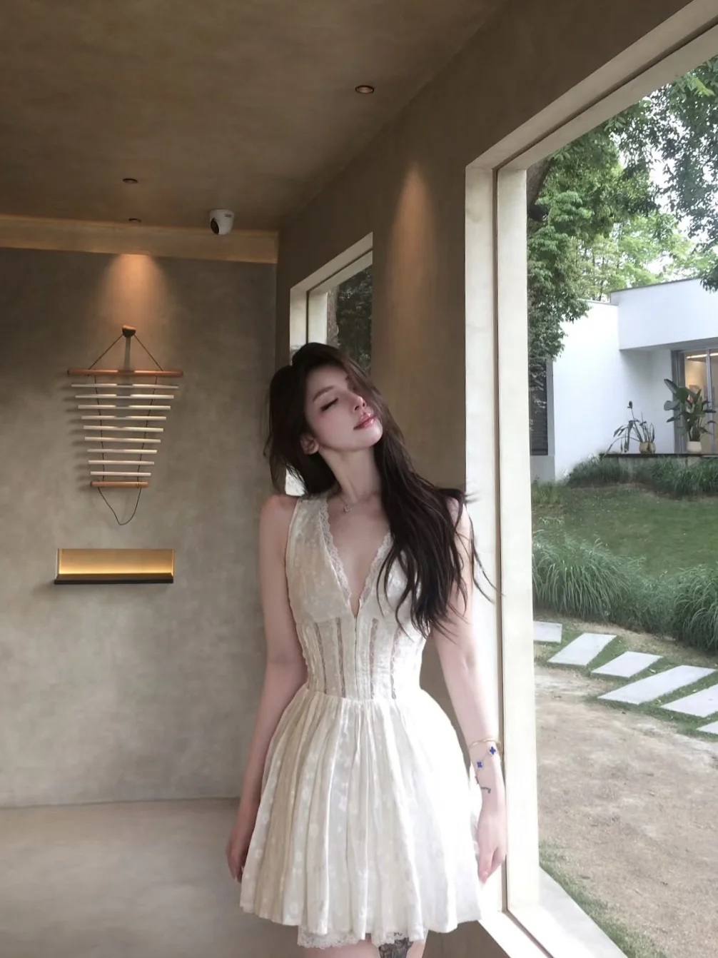 白月光 女大兼职模特，蹲摄像师可互动