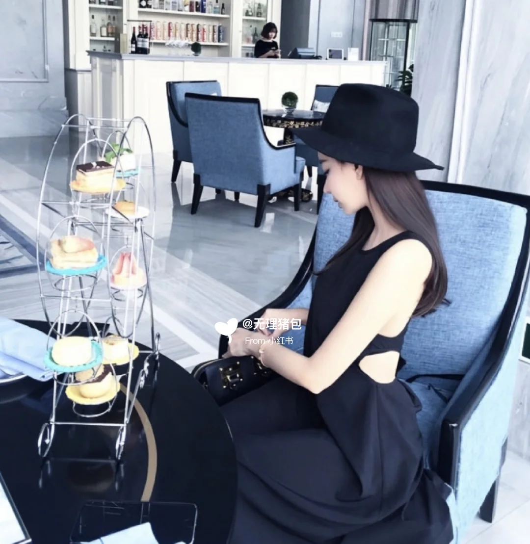 以前的网红穿搭更符合时下追求的“女人味”
