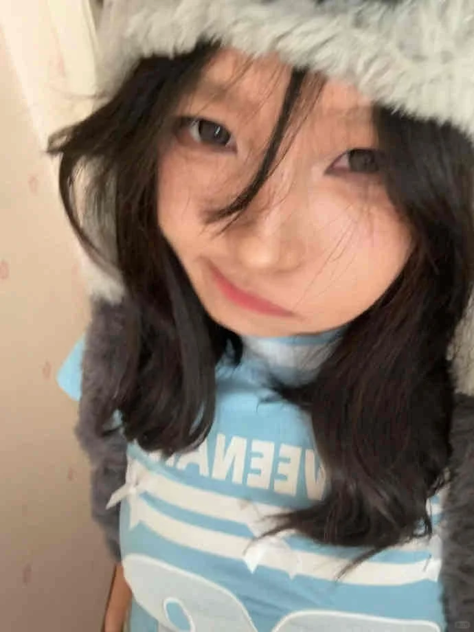 一个只会卖萌的妹儿