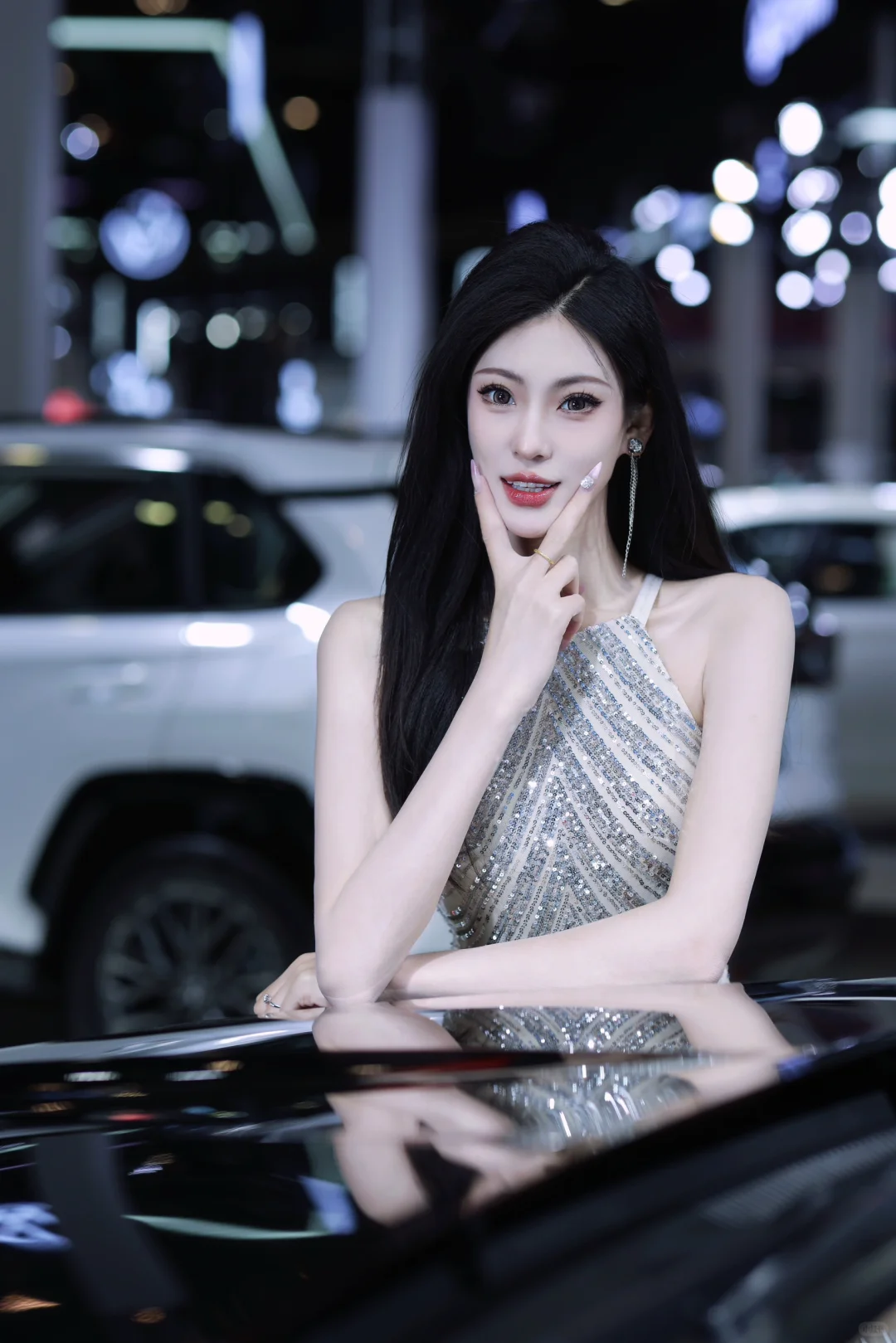 被摄影师们吐槽是全展馆最丑的模特😞