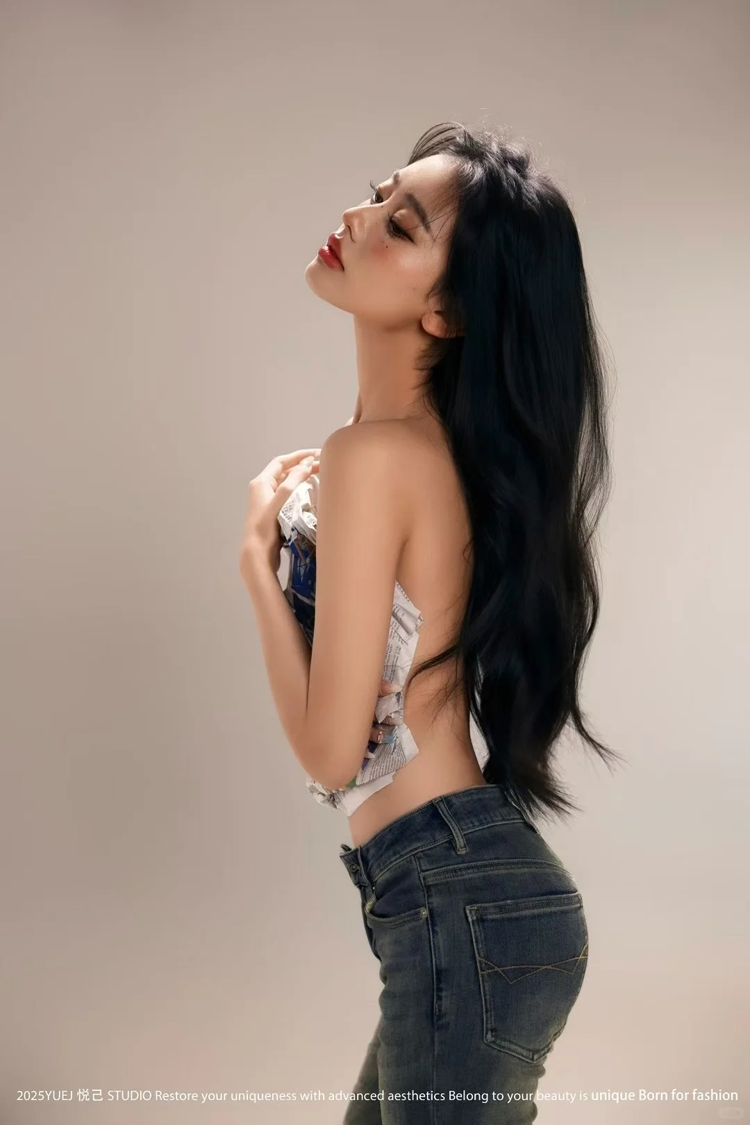 旧报纸➕牛仔裤=辣妹🔥辣到没边儿了