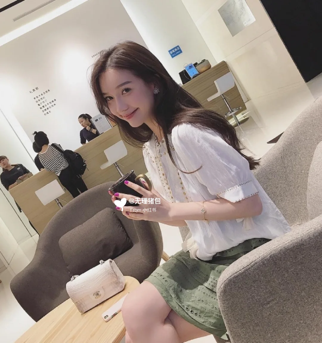 以前的网红穿搭更符合时下追求的“女人味”