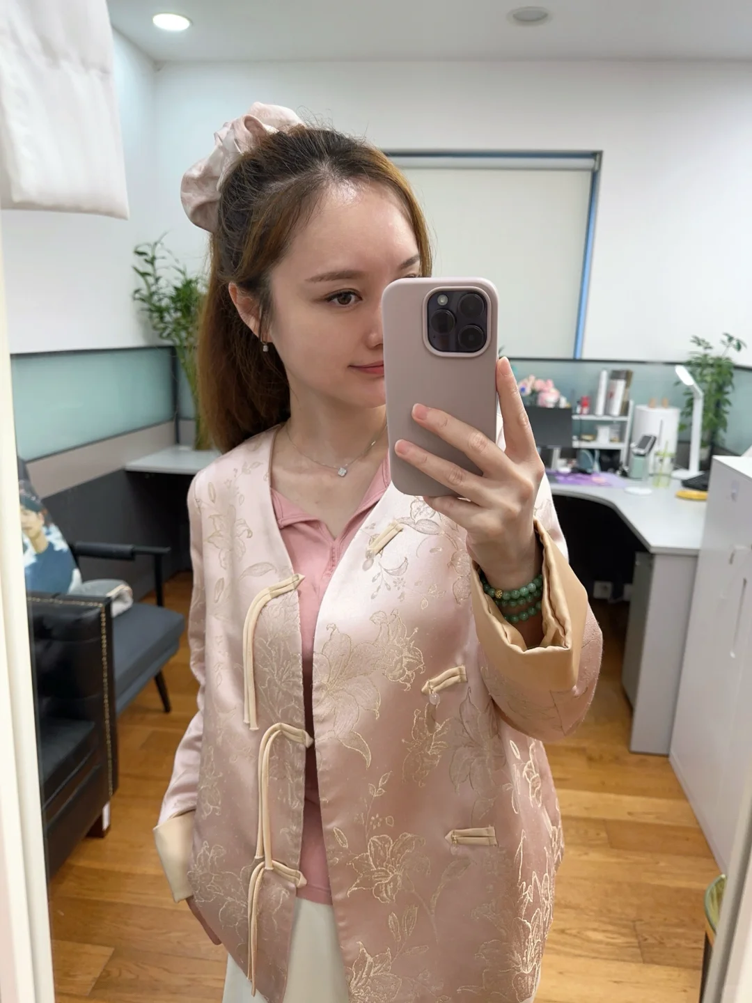 5.9国企40岁女员工上班穿搭