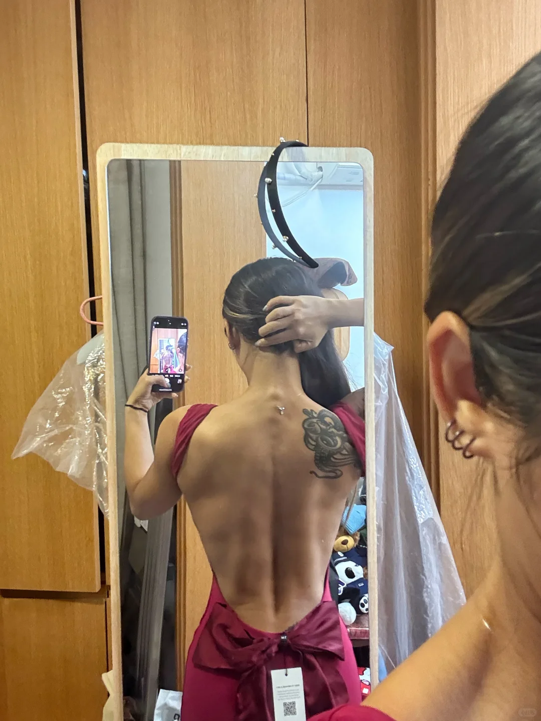 健身女+性感露背裙👗