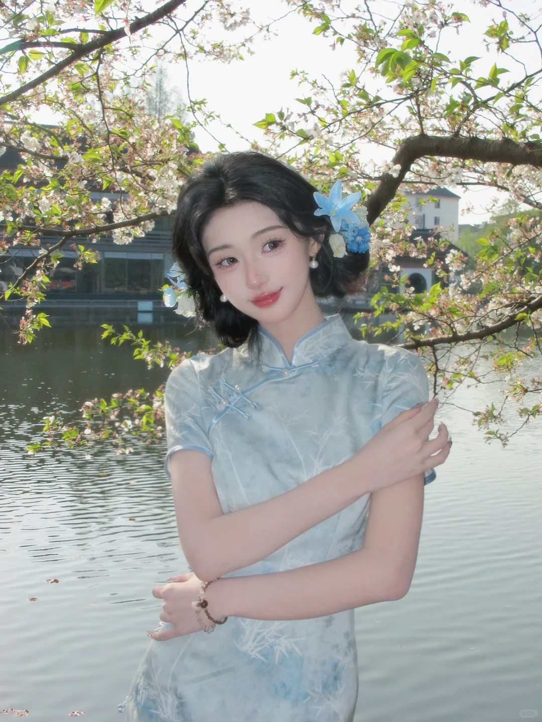 旗袍是江南的烟雨，是人间的温柔