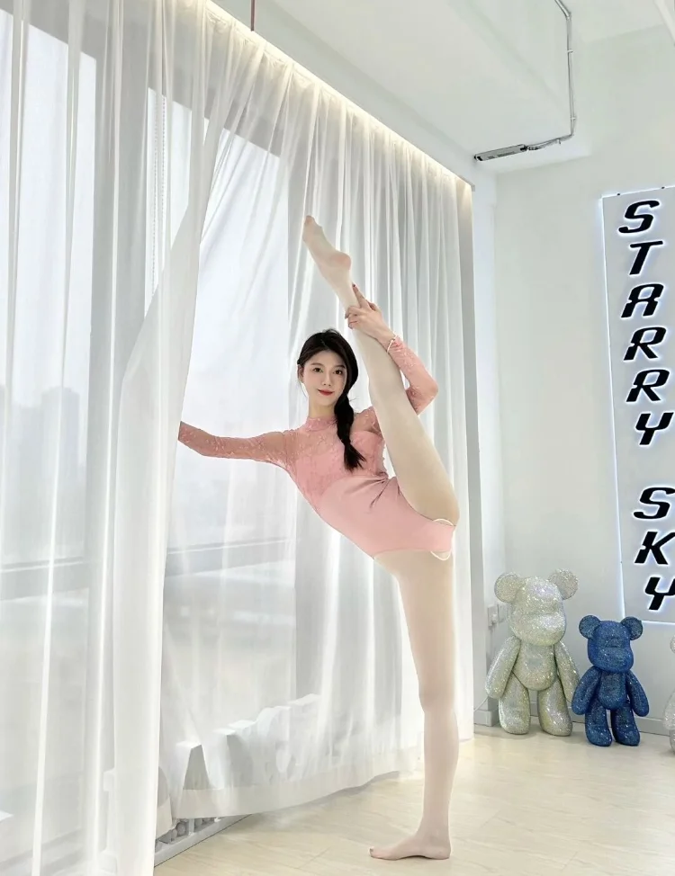 模特约拍 学过舞蹈 可互动拍摄 蹲摄影师