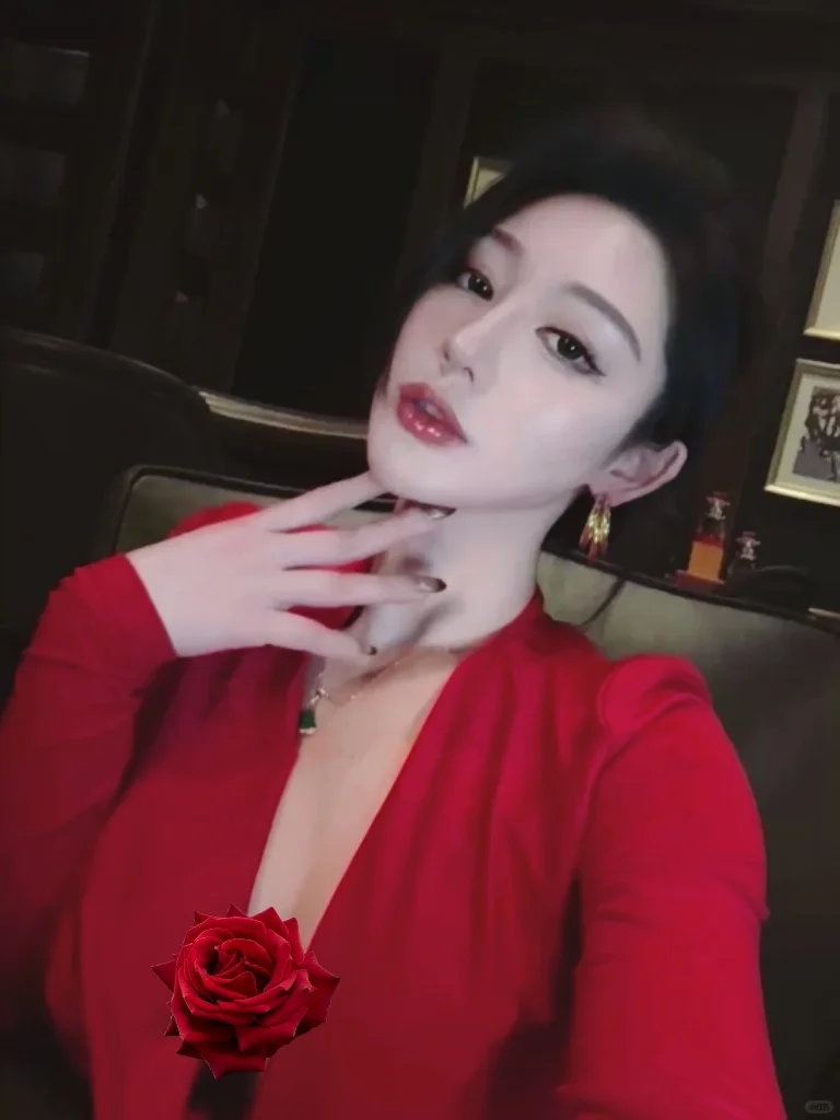 红裙加身，气场全开，快来一起解锁女王范