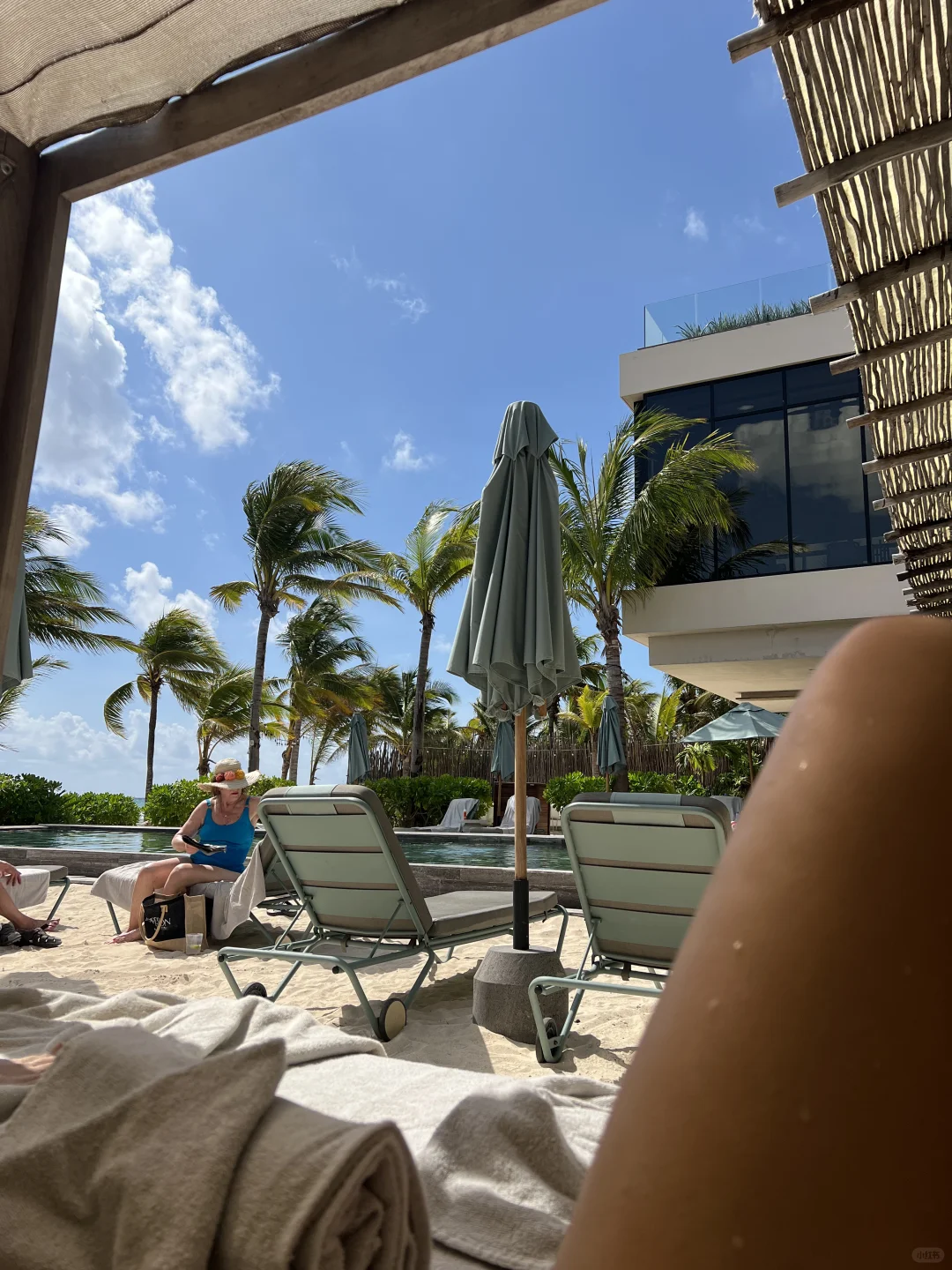 在海边实现穿衣自由啦🏖️