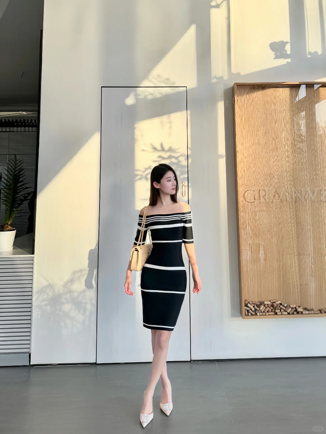 👗极简战袍，黑白绷带魅力🖤🤍