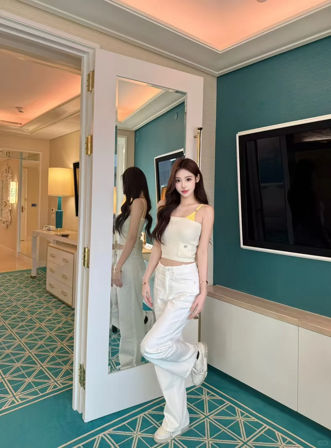 女大模特 配合度高 大持渡蹲摄影师