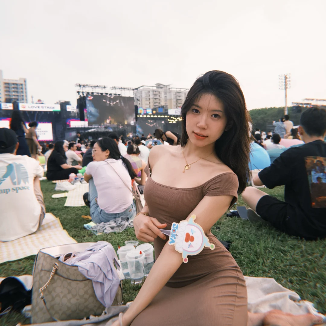 当我们健身女穿上包臀裙！！！