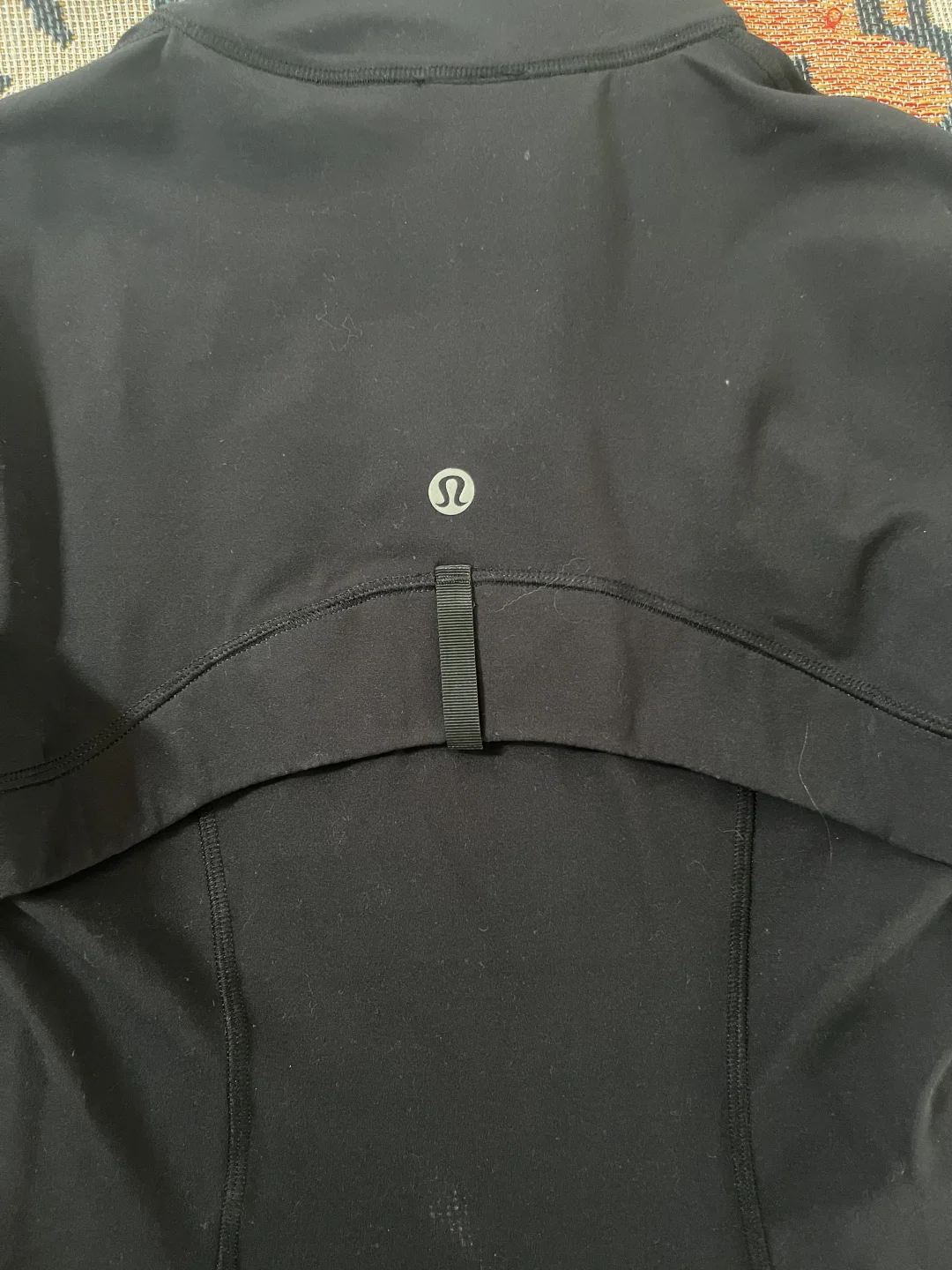 刚拆的瑜伽服，这细节正常吗？求鉴定❕