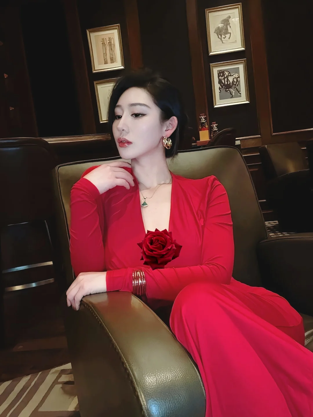 红裙加身，气场全开，快来一起解锁女王范
