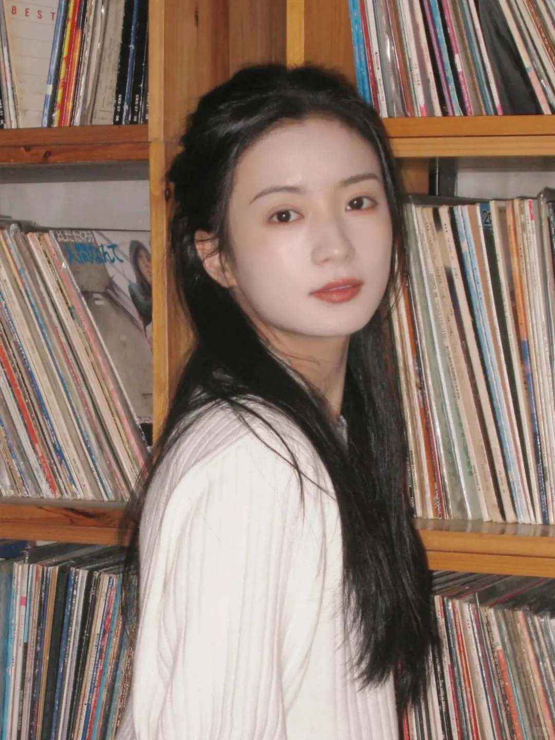 她有一种老式美人的感觉