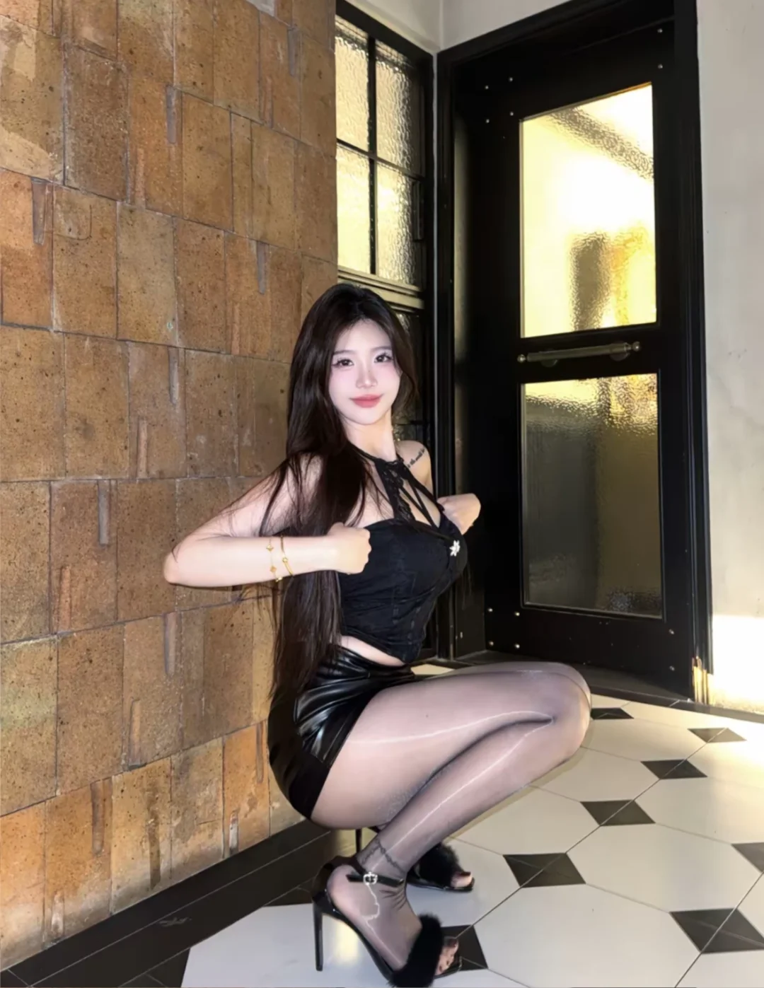 新人模特，大兔兔，高度配合，寻找摄影师