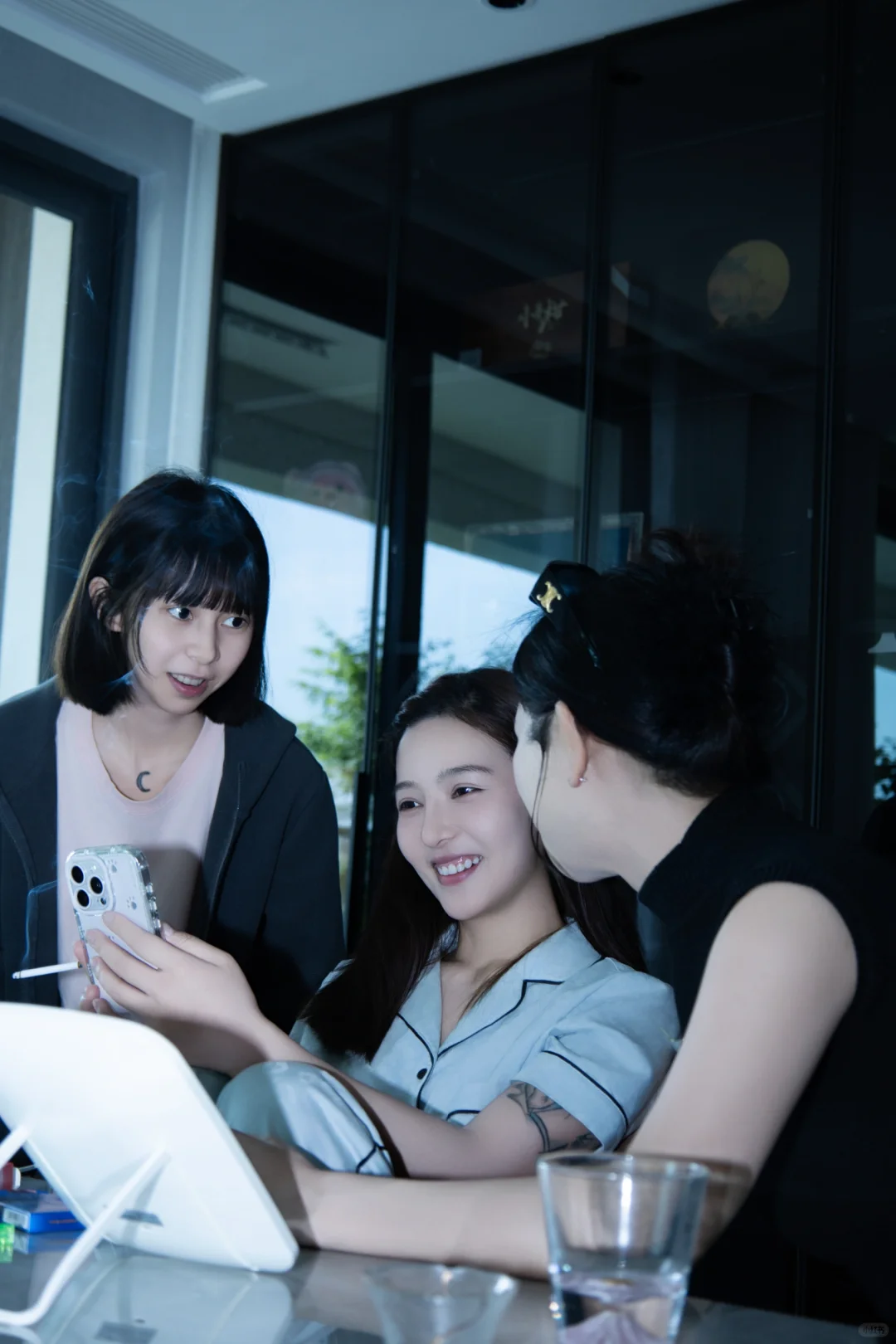小富婆朋友叫我到她家玩，顺便拍点私房