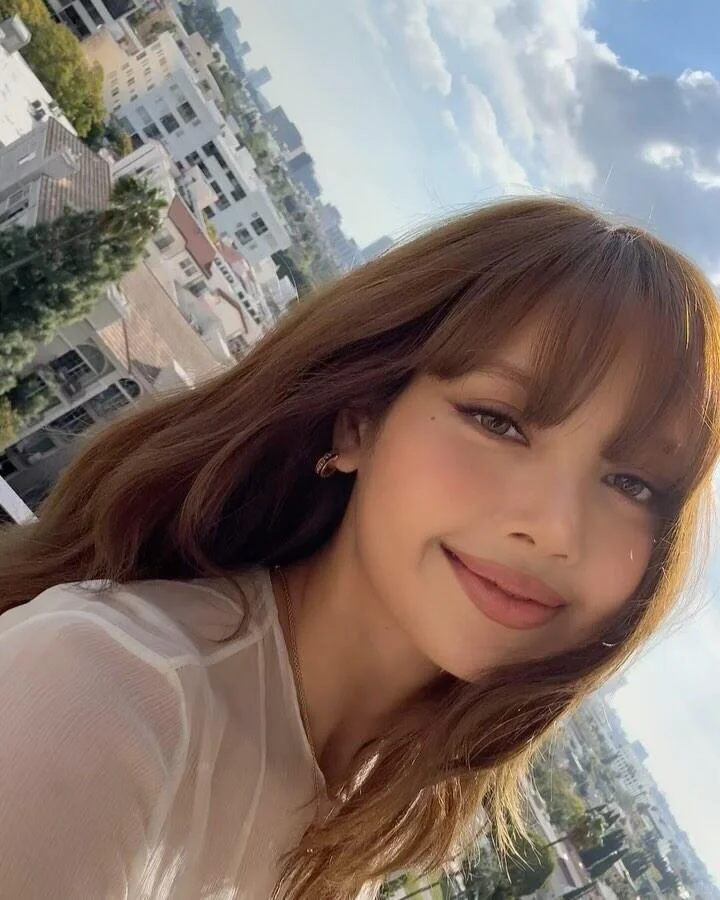 Jennie Lisa今日更新，美女当然要一起夸啊