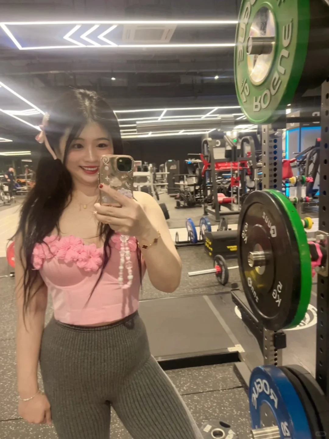 今天的健身房look～微胖甜妹练背💓