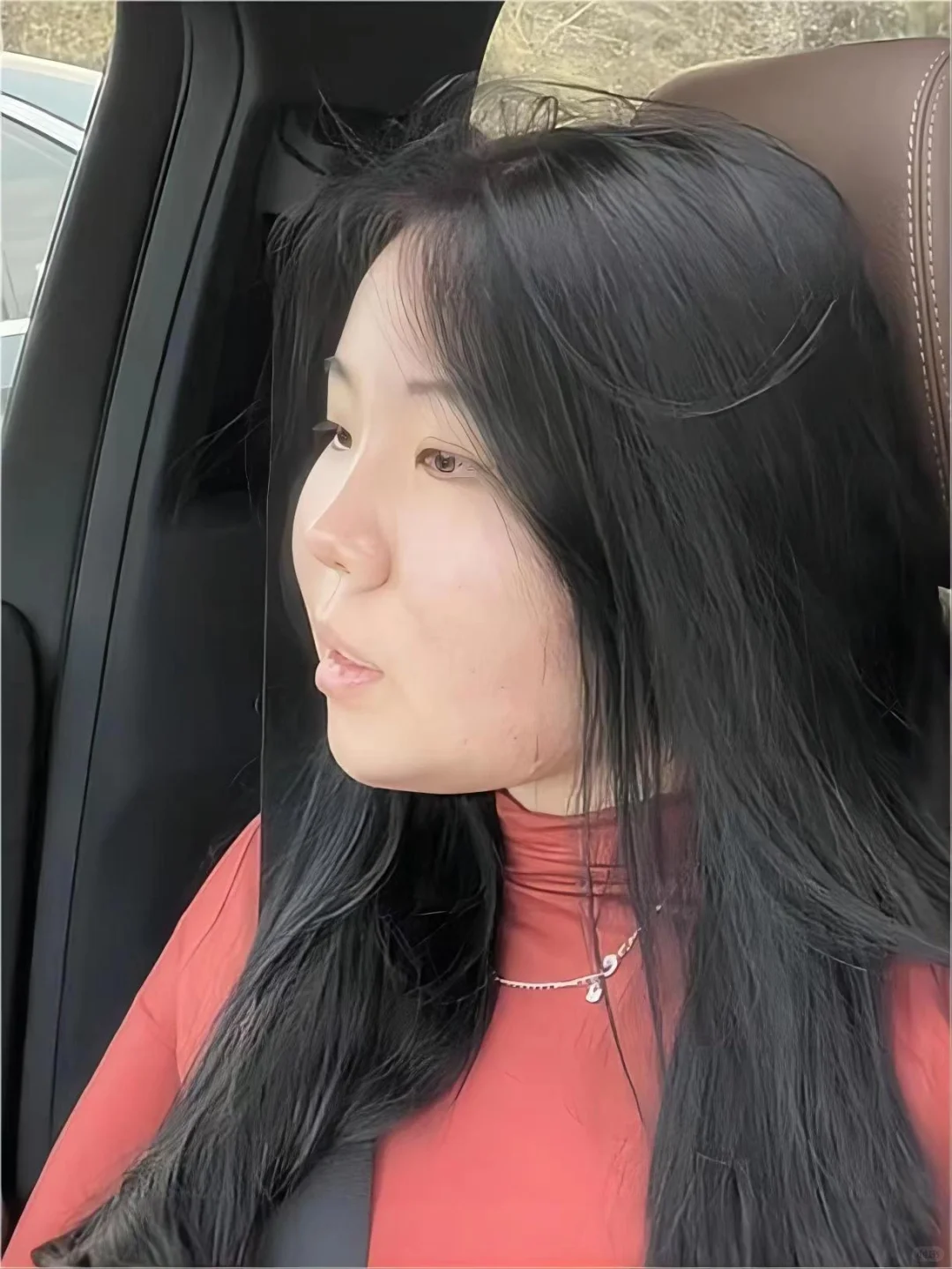 人家有肉肉的脸都是圆形，就我是平行四边形