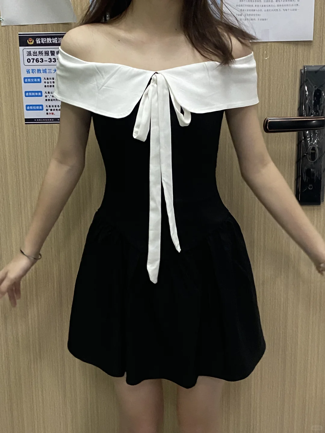 抠搜女大40r的裙子